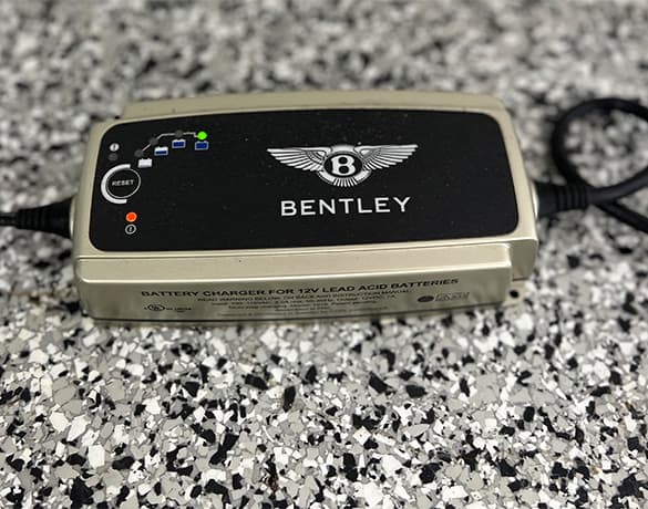 Vehicle battery maintainer charger